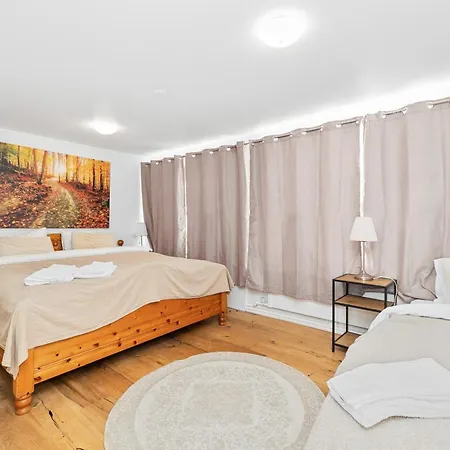 Huge - Location - Large Patio Apartment Reykjavik