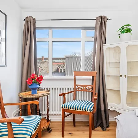 Huge - Location - Large Patio Apartment